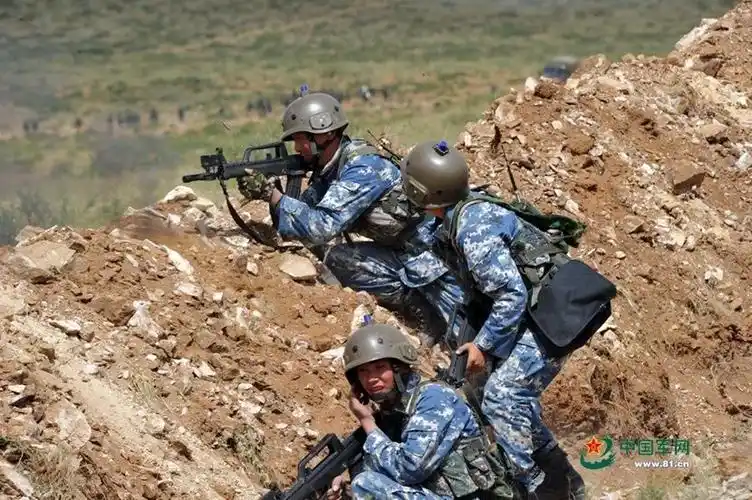 朱日和军演蓝军用双37高炮平射