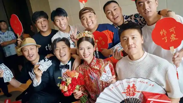 贾玲好友兼员工大婚,德云社孙越烧饼曹鹤阳现身,她自己依然单身