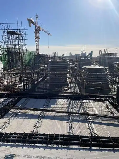 钢筋桁架叠合板是一种新型建筑材料,它可以广泛用于建筑行业,甚至可以