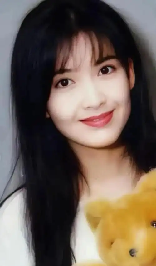 周慧敏高清美艳写真,美丽惊艳!__财经头条