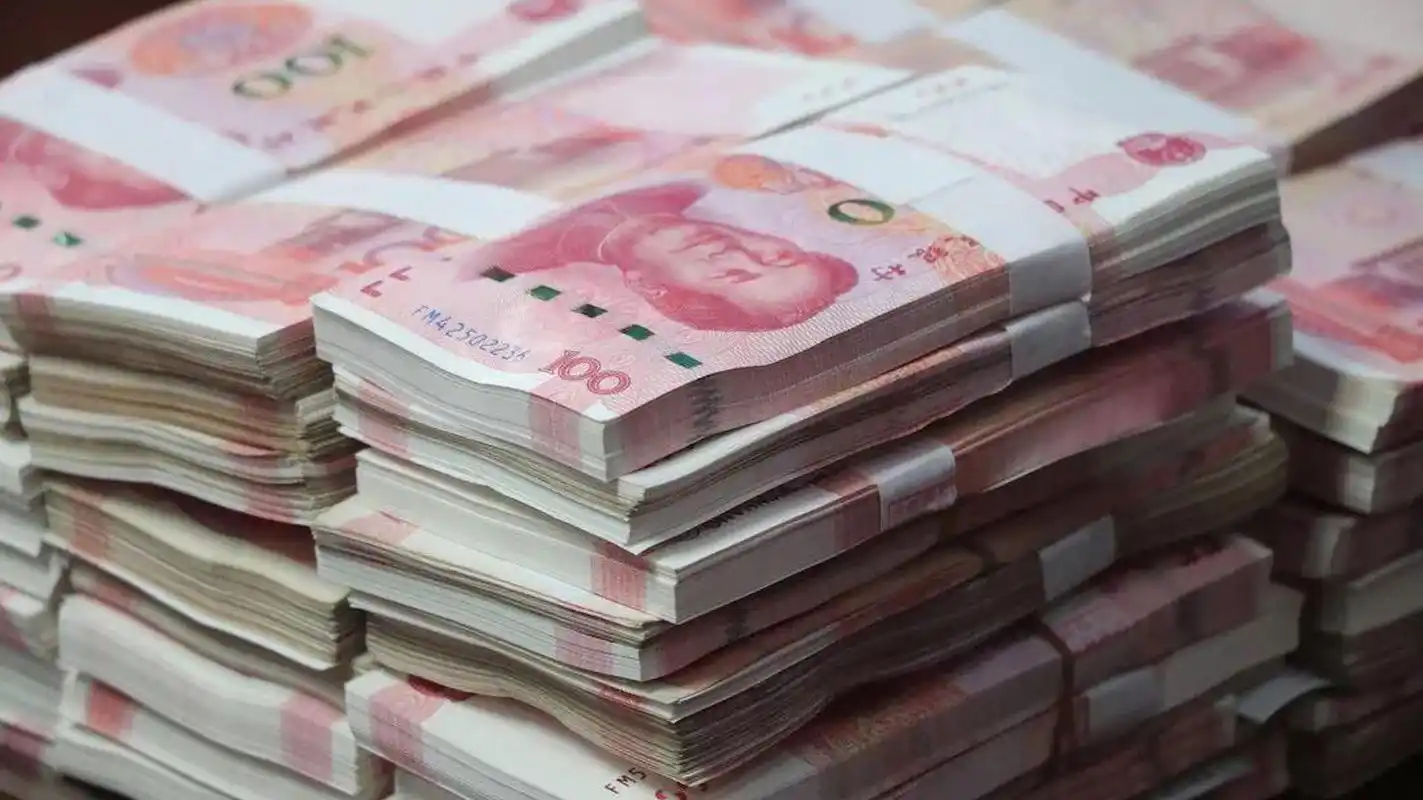 假设给你若干100元人民币和一元,你会选择哪个?