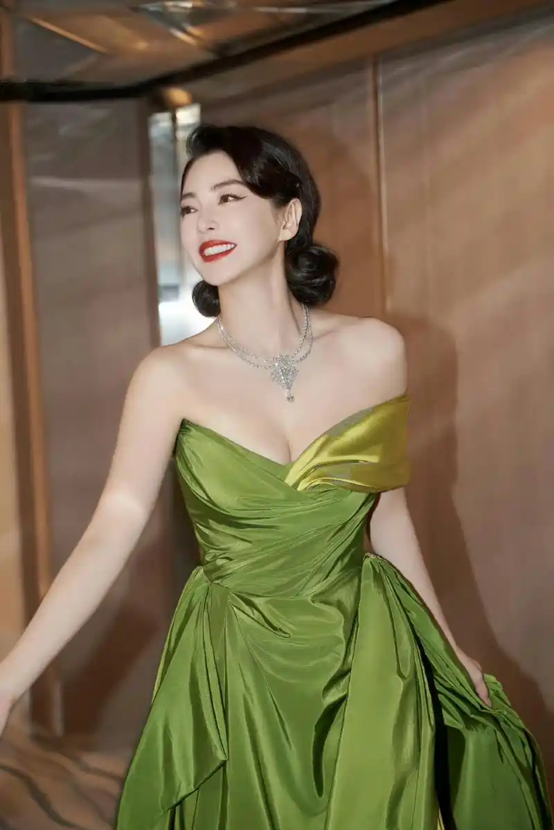 张雨绮美照,身材真的是太性感迷人了!#养眼美女