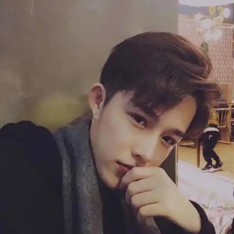 颜值很高酷拽男生头像真人,除了坚强别无选择