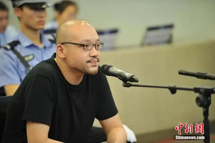 当日,李代沫容留他人吸毒案在北京市朝阳区人民法院开庭审理.