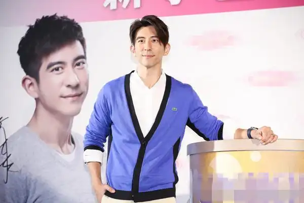 修杰楷新浪娱乐讯 据台湾媒体报道,修杰楷[微博]和贾静雯[微博]育有