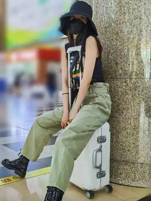 明星穿衣,明星穿衣搭配图片(明星穿衣打扮图片)