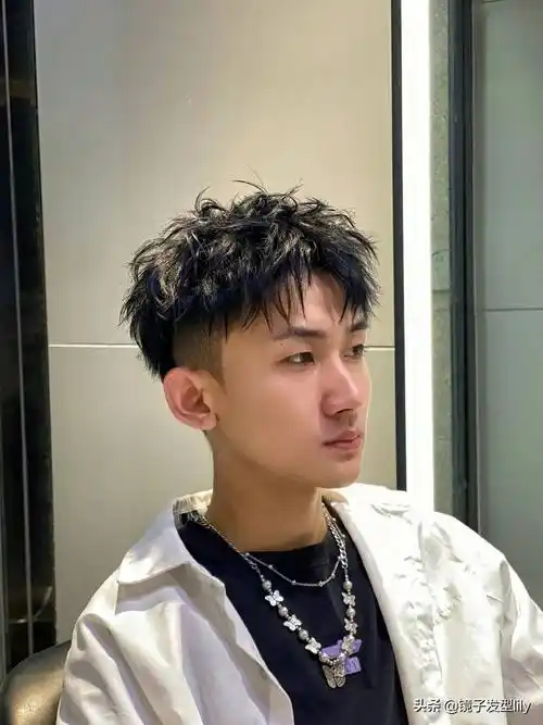 又帅又时尚的男士发型13款,真的不一样,很适合年轻男生