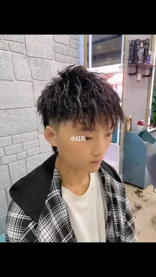 学生狼尾锡纸烫