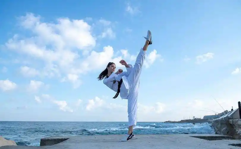 19岁以色列跆拳道美女夺铜牌,颜值空灵皮肤白皙,身材引网友大呼_阿维