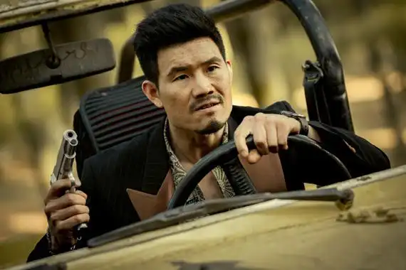 《火线狙击》上映,露肉露腿,嘎子哥缉毒片,活生生搞成三俗神片