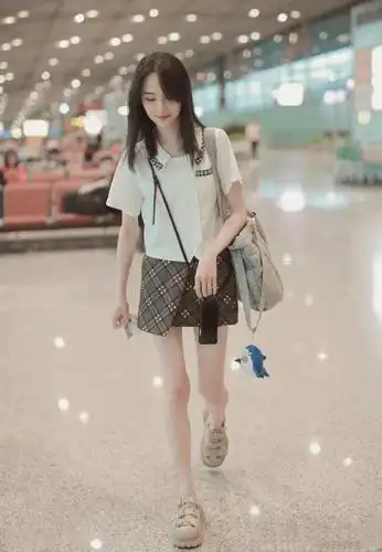 郑爽跳舞太美了!穿紧身抹胸礼裙身材真丰满,看腰臀凹凸感太迷人