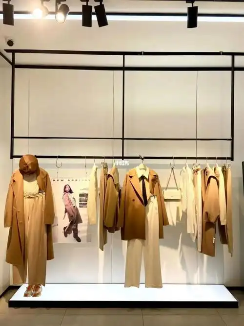 太平鸟女装每日穿搭陈列更新