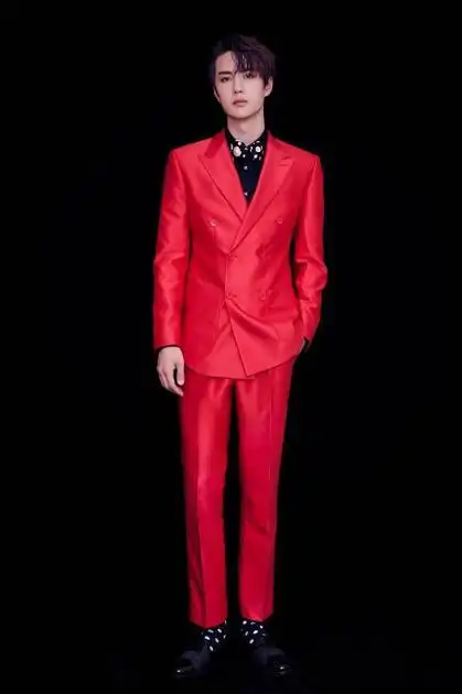 > 正文王一博而同样有望登上春晚的张艺兴和李现,也早就穿上了红色