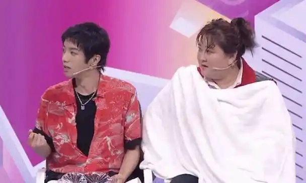 前两季录制的时候,导演组经常把关晓彤和沈腾分到一组,华晨宇的搭档则