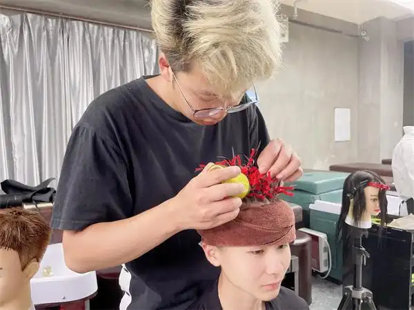 在湘潭学美发,我相信很多人都想找一些专业靠谱正规的美发学校,毕竟