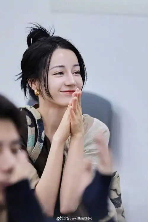 《极限挑战》《奔跑吧》第五季节目中都会出现@dear-迪丽热巴的身影