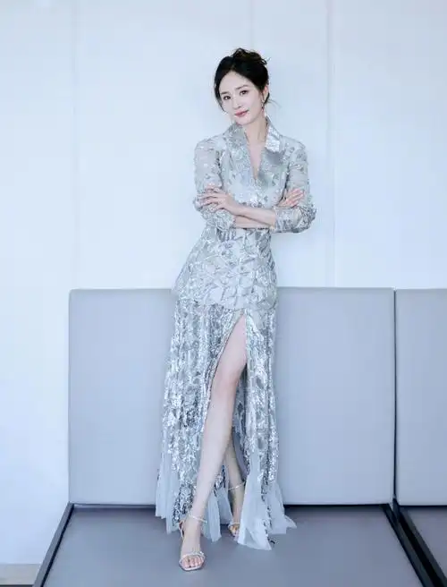 杨幂 高跟美腿,诱惑十足#杨幂银色西装裙#杨幂超话#内娱天选理想型