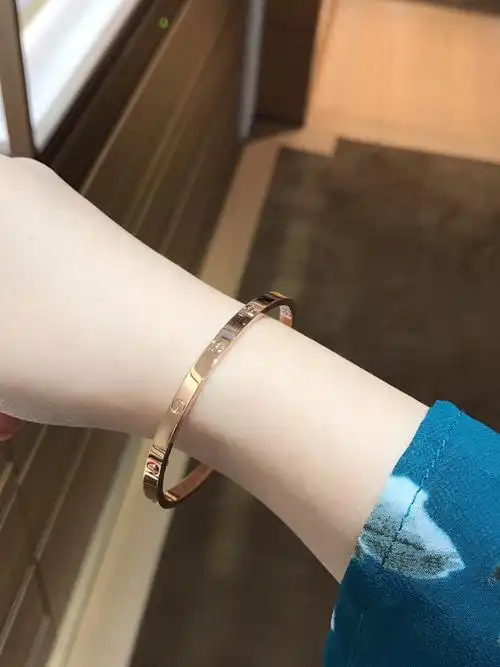 9799前不久入的_卡地亚怎么样_金手镯_搭配_love手镯_小红书