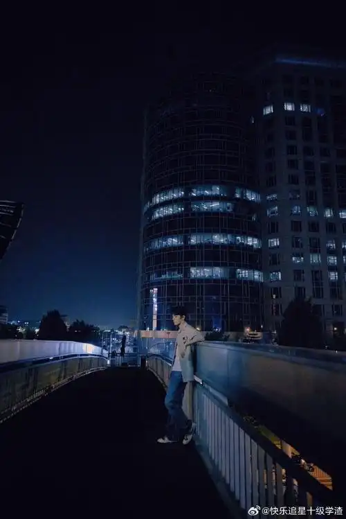 帅哥就是这样的,随手一拍就把人迷倒粉丝们还在评论区跟帅哥分享自己