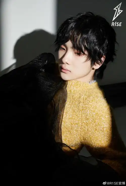 r1se超话7315#周震南明暗光影大片#@r1se-周震南