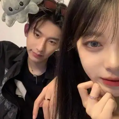 情侣头像真人一人一半