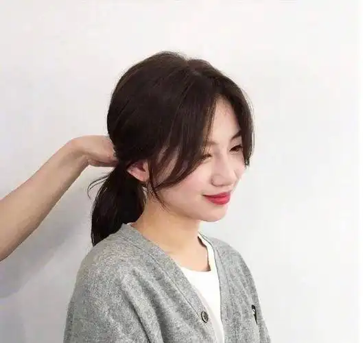 两款显脸小的马尾扎发,简单又显气质|刘海|双马尾|脸型_网易订阅