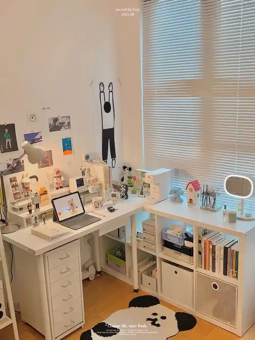 书桌日常一人居靠窗书桌ins白色书桌布置