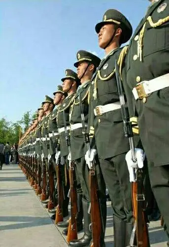 解放军仪仗队是军旅标兵 写美篇      一些国家也非常认可中国仪仗