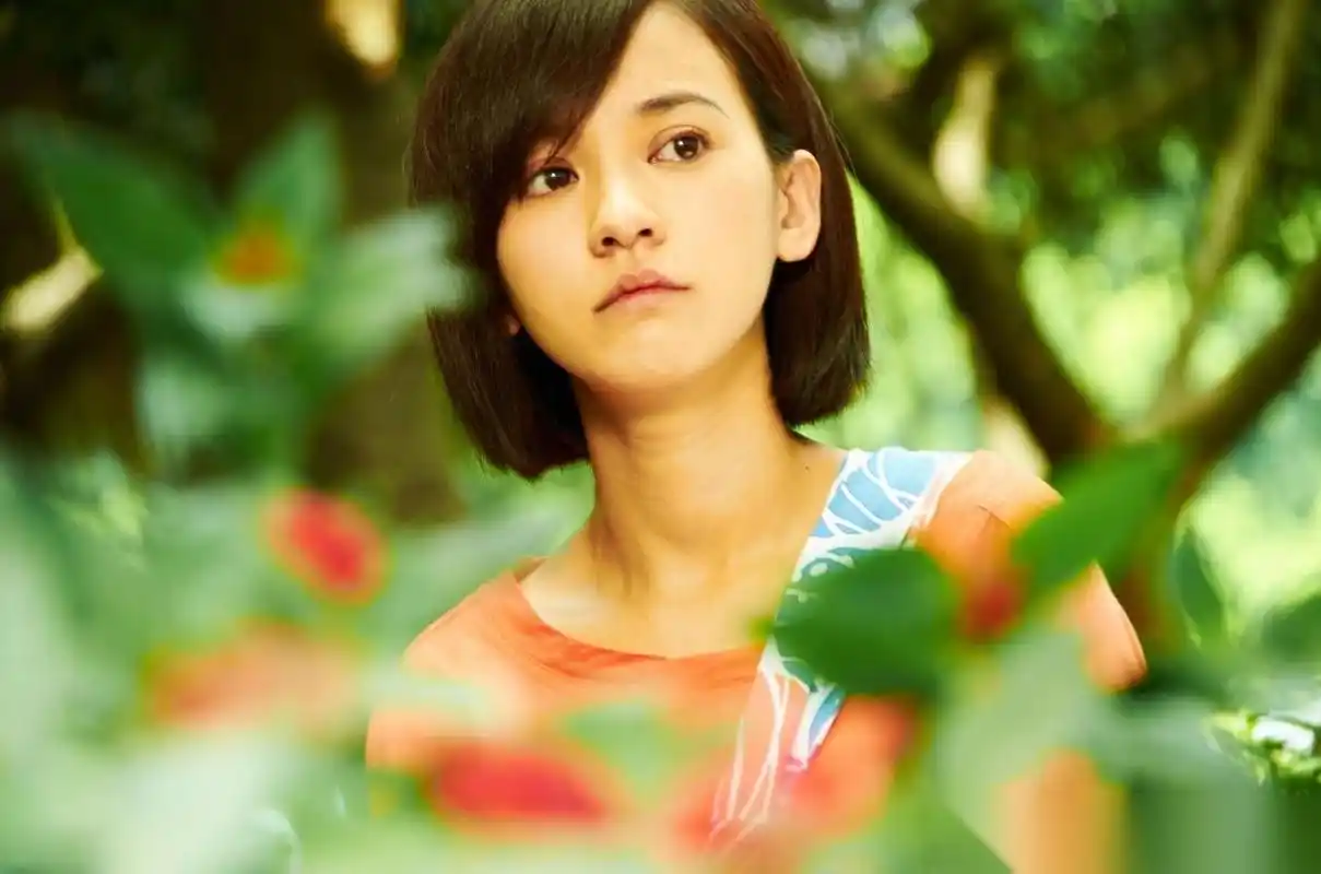 后来,有人会送你三十块一枝的玫瑰,三百块一支的