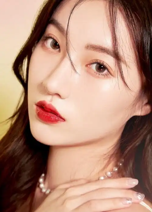 妆容~妆面超级清透自然,用的彩妆也平价好用7815363330每食