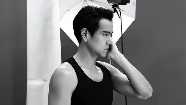 彭于晏太放飞自我留络腮胡尽显沧桑邋遢头发杂乱酷似钟馗