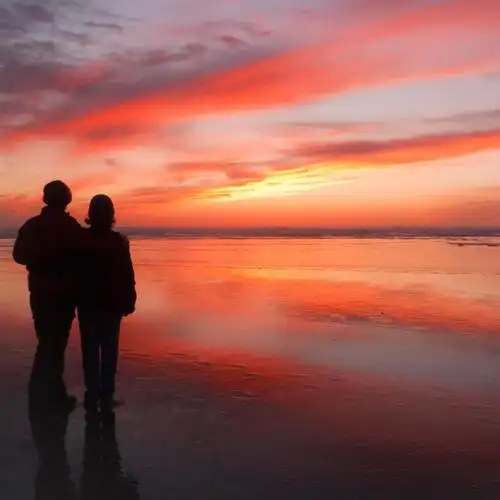 陪你看晚霞头像