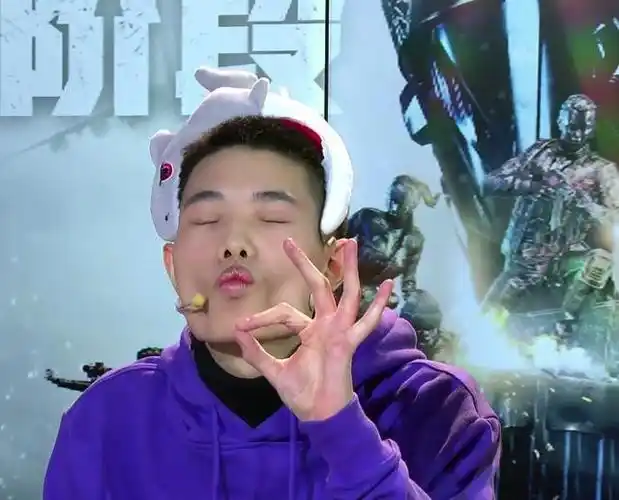 虎牙和平精英人气主播,不求人一枝独秀,鲨鱼哟单日收入2000元