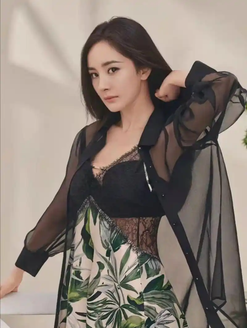 杨幂高清美图 0430 杨幂的这组维多利亚的秘密组图,真是有点有点性感!