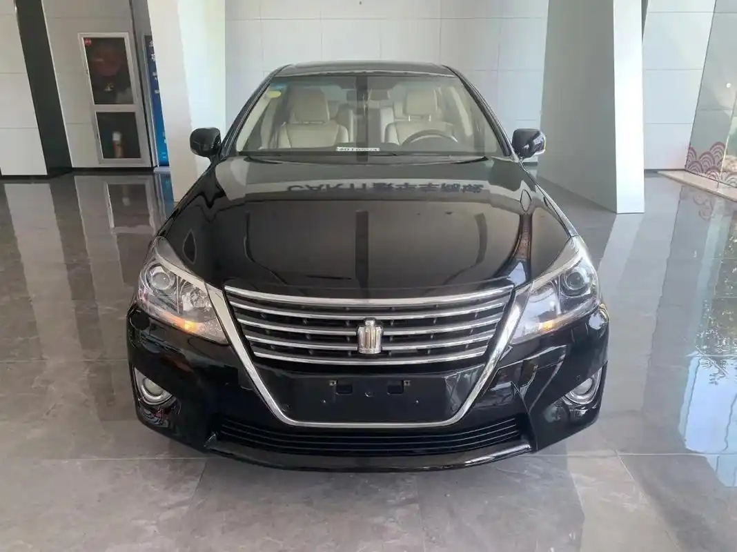 13代半丰田皇冠