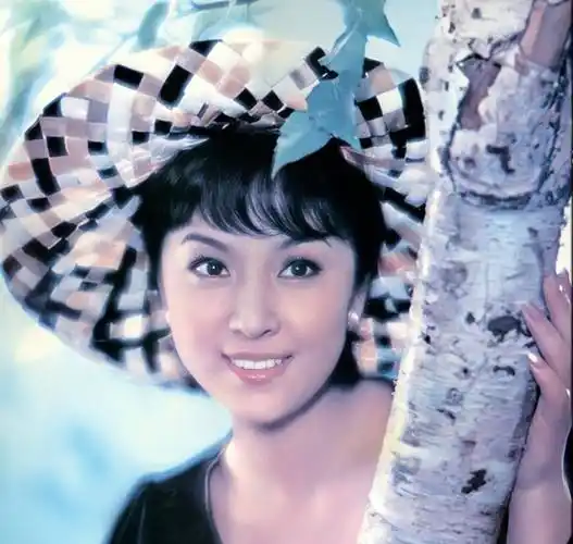 朋友打千通电话无人回应,近年来官司缠身_甄珍_章立衡_儿子