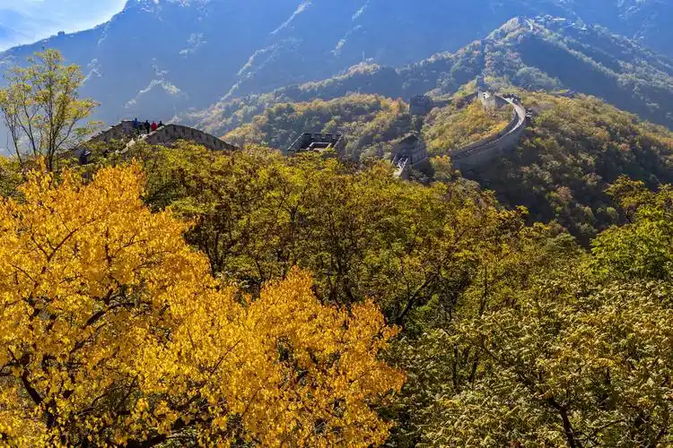 长城· 红叶 · 光影