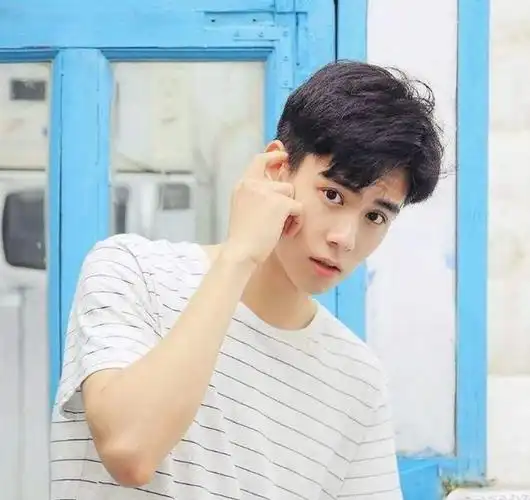 男生20岁之后剪哪些发型时尚潮流个性化年青帅气