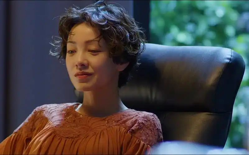 电影喜宝:穷人女孩为钱和富豪在一起,有钱就一定能快乐吗?