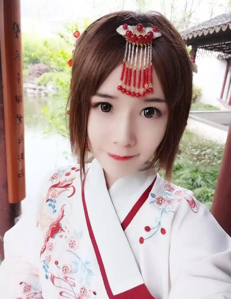 虎牙主播轩墨宝宝,中国第一伪娘的女装大佬!