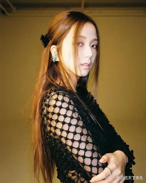 近日,blackpink成员金智秀发行了个人solo《flower》mv,大家都听了吗?