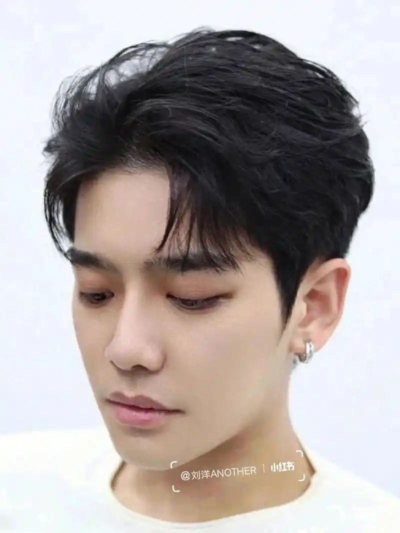 男士发型    粗硬细软乱中有型男士烫发韩系男生烫发韩系风格发屯