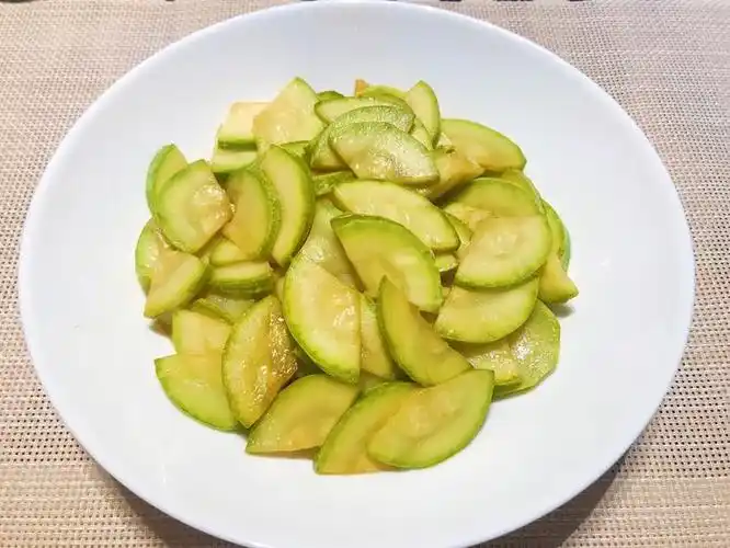 教你营养美味的醋溜西葫芦简单易做又解馋下饭一大盘不够吃