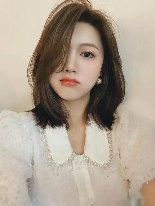 方脸的女人,可以考虑剪一个初恋头,减龄好几岁关键显脸小