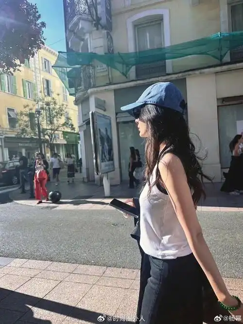 杨幂的戛纳街拍,表现力还可以