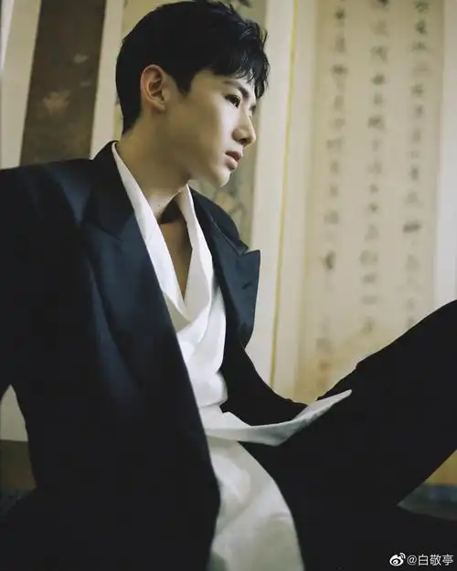 白敬亭微博写真图片