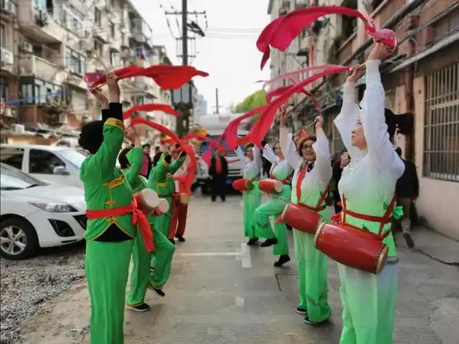 搭上旧改搬车驶往幸福家园曹杨二村外搬季正式开启
