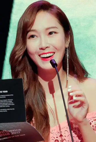 [禁二]郑秀妍(jessica),1989年4月18日出生,韩国女歌手,演员,设计师