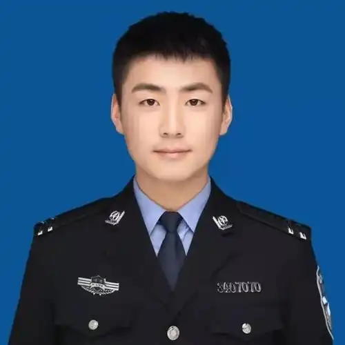 95后警察的这个举动帅气