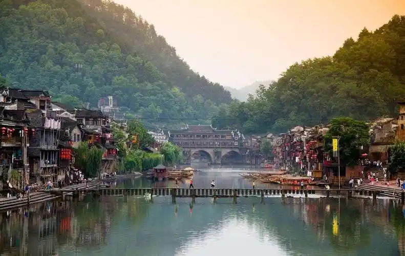 湖南独具湘西风情的凤凰古城曾是网红景区现又因宰客遭人吐槽